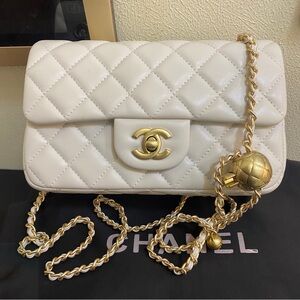 CHANEL Cream Quilted Crossbody Bag with Gold Chain